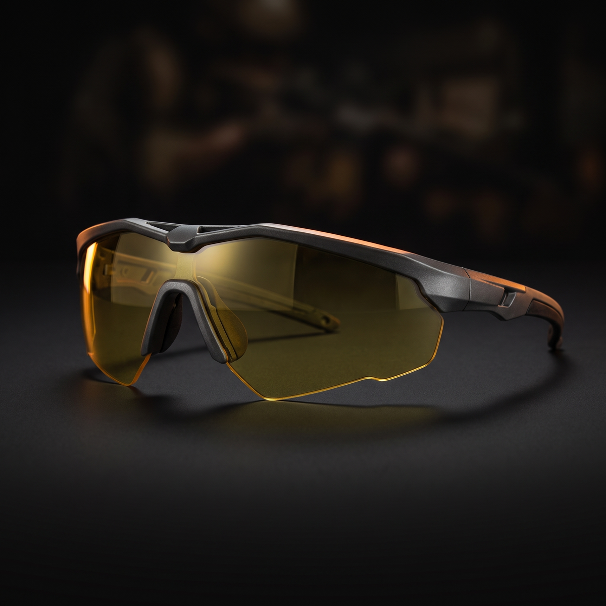 Lunettes tactiques — monture avec verre jaune, vue 3/4